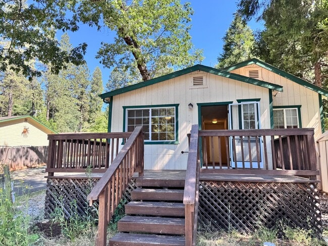 Primary Photo - Cute Little House in Grass Valley