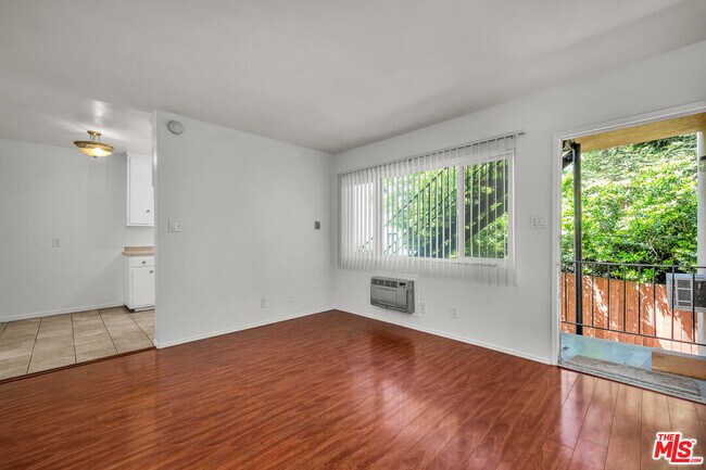 Building Photo - 1648 Edgecliffe Dr