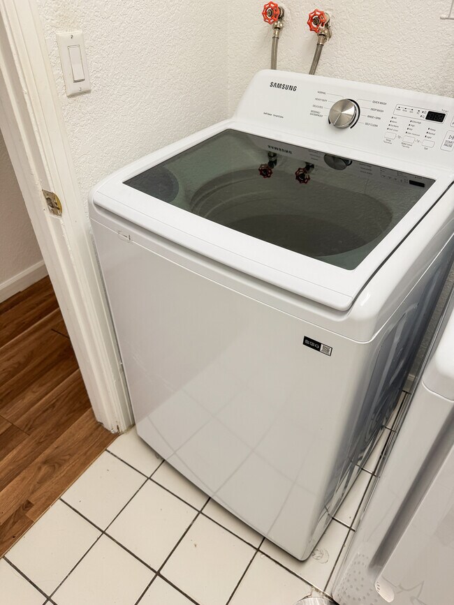 Building Photo - 8367 S Reed St