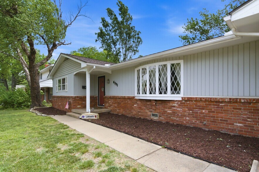 Building Photo - 6521 E Farmview St