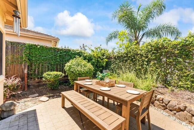Building Photo - Beautiful 3 Bedroom 2 Bathroom in Gated Community of Folsom, CA!