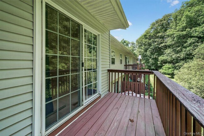 Building Photo - 226 Eagleton Dr