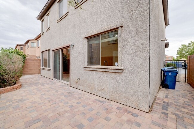 Building Photo - ***MOVE IN SPECIAL*** Spacious 3-Bed Home w/ Private Paver Patio in Gated Community w/ Pool & Park