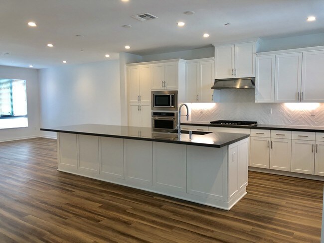 Kitchen - 17821 Gillette Ave