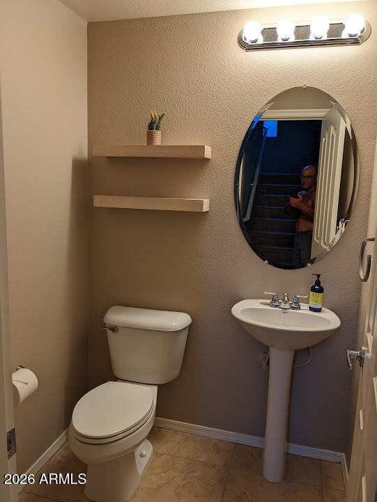 Building Photo - 2150 W Alameda Dr