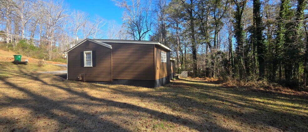 Large Yard - 7043 S Goddard Rd