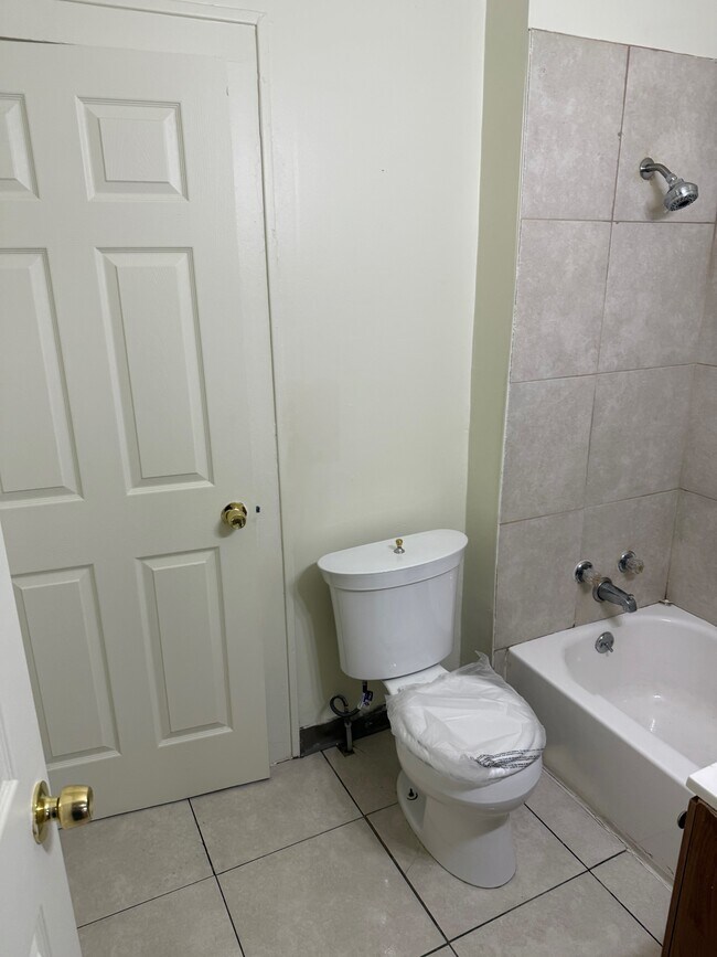 Building Photo - 2414 Mallery St