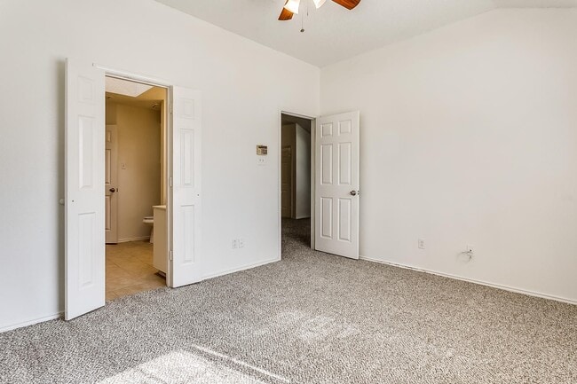 Building Photo - Cute 3 Bedroom 2 Bath 2 Car Garage One Sid...