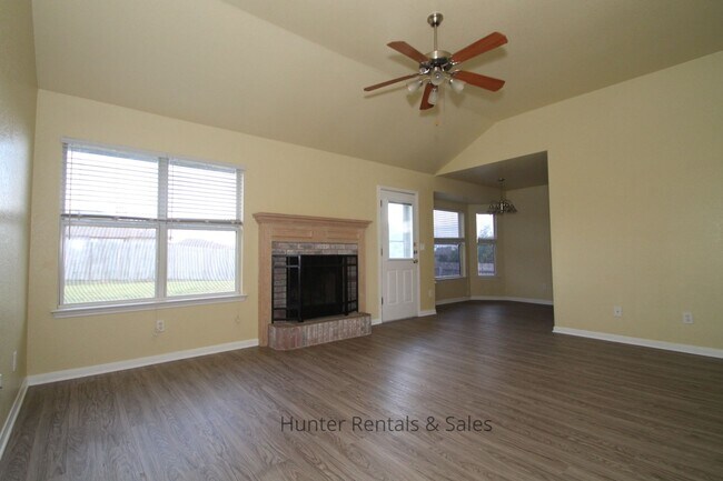 Building Photo - Awesome Three-Bedroom Across From Maxdale ...