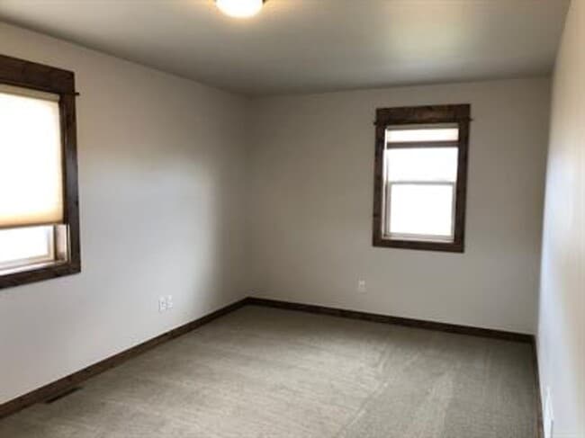 Building Photo - 4 bedroom 3 bath home in Ryen Glenn