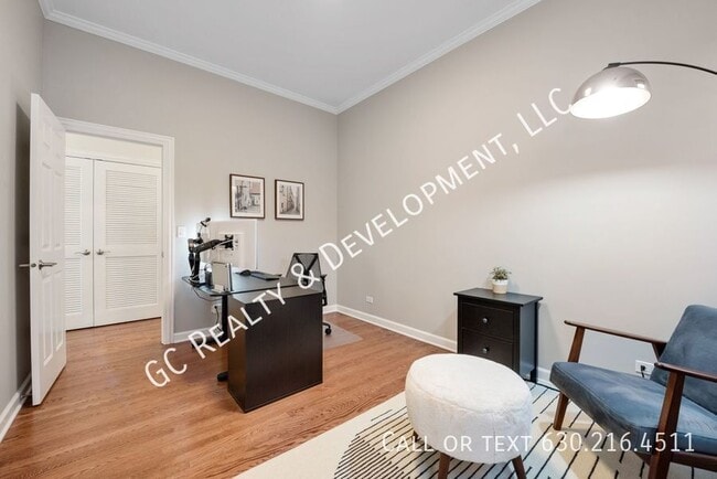 Building Photo - 1136 W Fullerton Ave