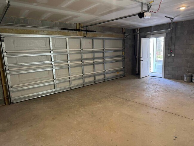 Building Photo - 20 Ladyslipper Ln