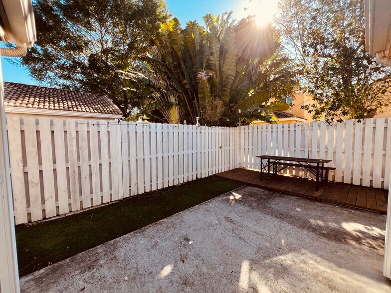 Building Photo - 1611 Palermo Dr