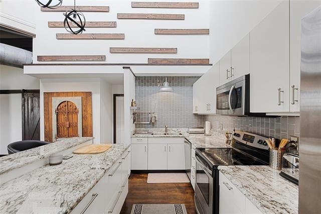 Building Photo - 2220 S Harwood St