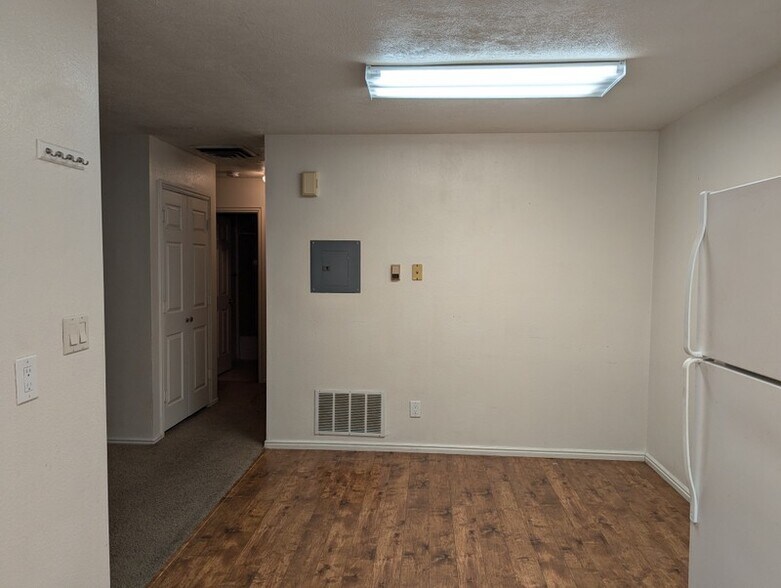 Building Photo - 247 N 200 E