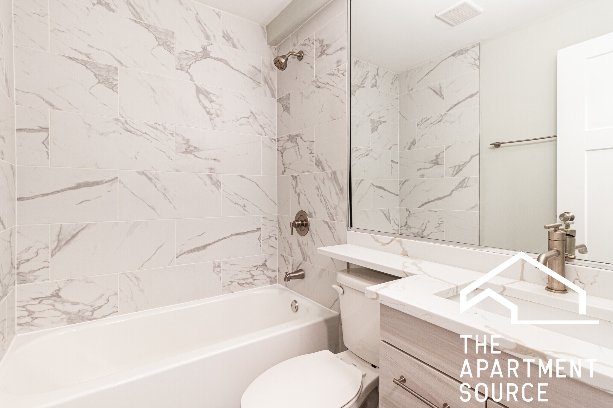 Building Photo - 454 W Barry Ave