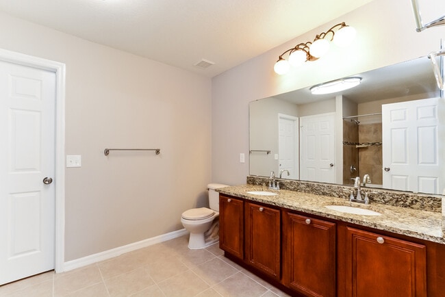 Building Photo - 1382 Karok St