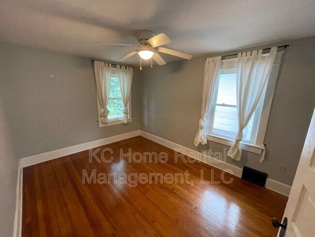 Building Photo - 3554 Genessee St