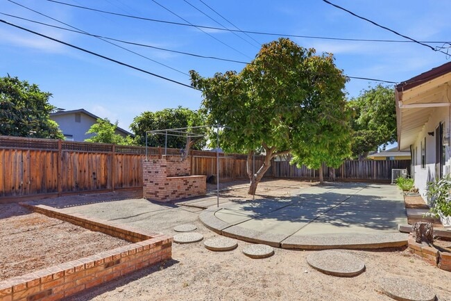 Building Photo - Wow! What a Great Home! Available Now!