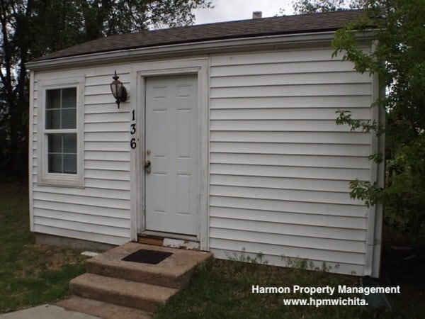 Primary Photo - 136 S Young St