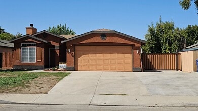 Building Photo - Newly Updated Home in SW Bakersfield