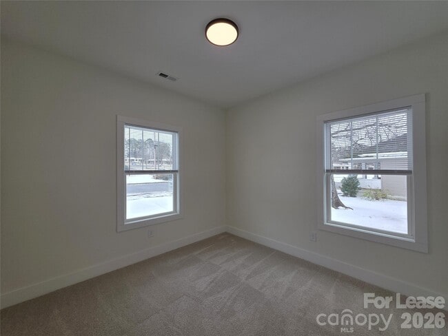 Building Photo - 126 Heath St