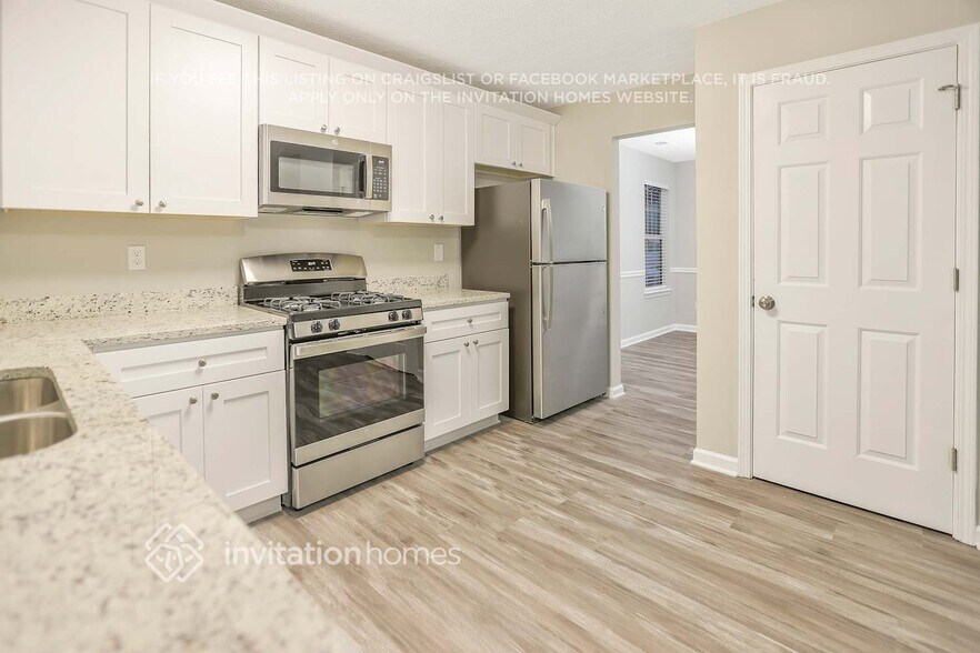 Building Photo - 2796 Two Lakes Cir