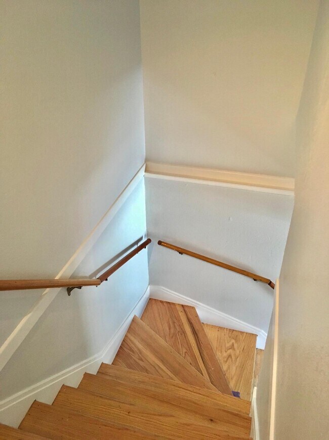 Building Photo - 724 Grand View Ave