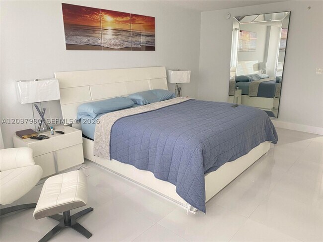 Building Photo - 6917 Collins Ave