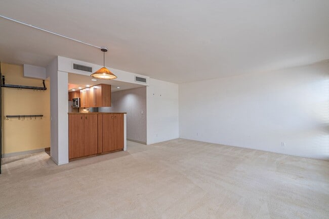 Building Photo - Dowsett point