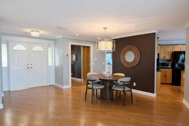 Building Photo - 615 Harbor Is