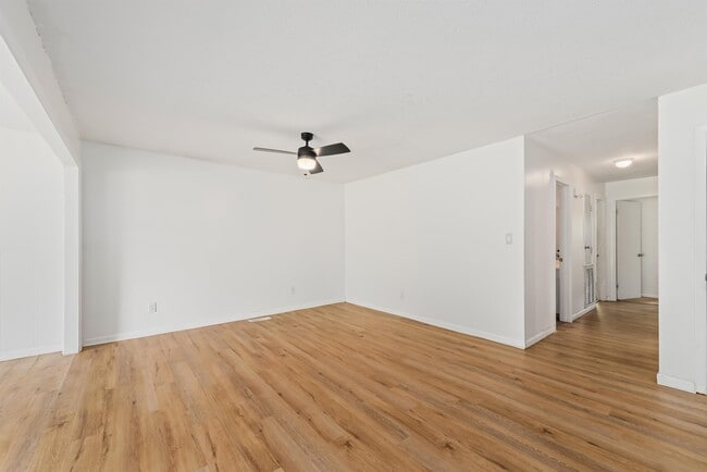 Building Photo - 302 Antler Dr
