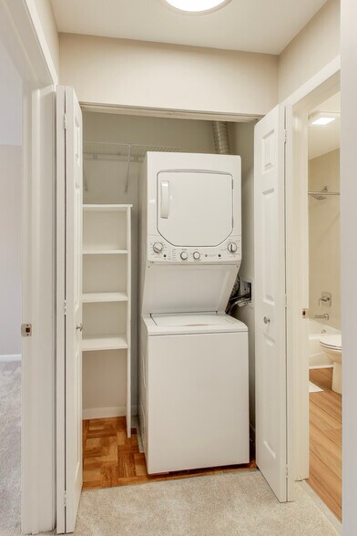 Building Photo - 613 W Central Rd