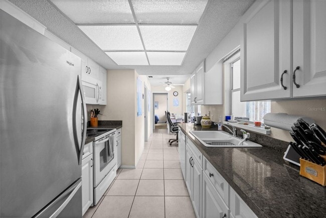 Building Photo - 11885 Van Loon Ave