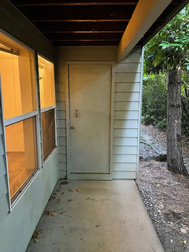 Building Photo - Beautiful 2 Bedroom Apartment Coming Avail...