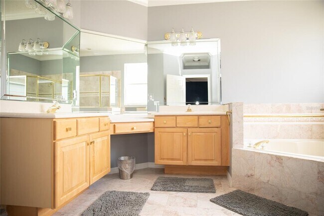 Building Photo - 664 Field Club Cir