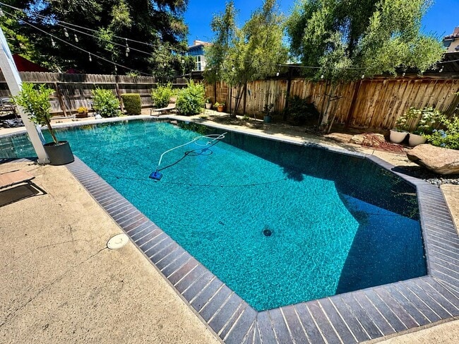 Building Photo - Beautiful Woodward Park 3/3 in Gated Community