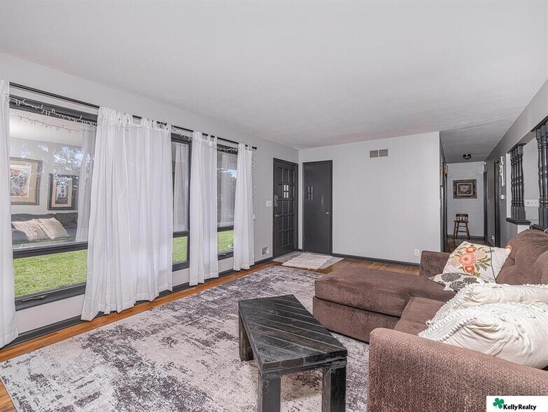 Building Photo - 7303 Graceland Dr