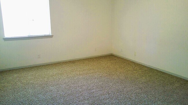 Building Photo - Gorgeous Single Level Westside Home With R...
