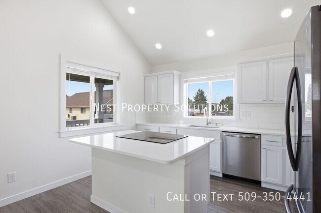 Building Photo - 123 9th Ave