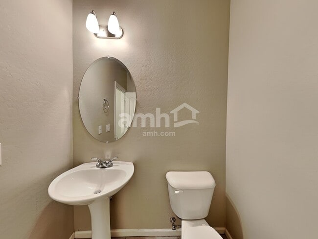 Building Photo - 20772 W Thomas Rd