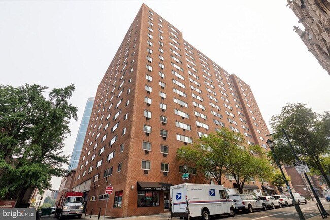 Building Photo - 2101-17 Chestnut St