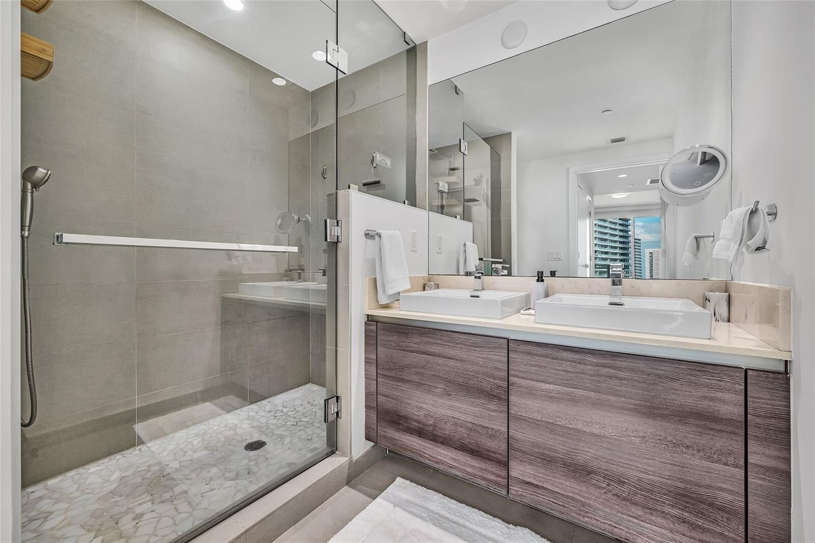 Building Photo - 1080 Brickell Ave