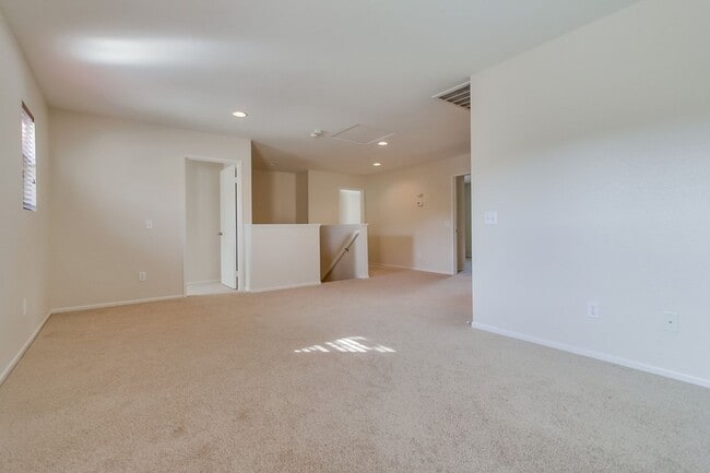 Building Photo - Gorgeous 4 Bedroom Santa Fe Hills Home With a Pool!