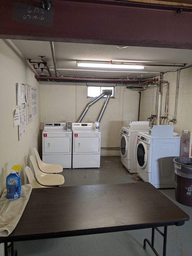 Building Photo - 25 Grandview Dr