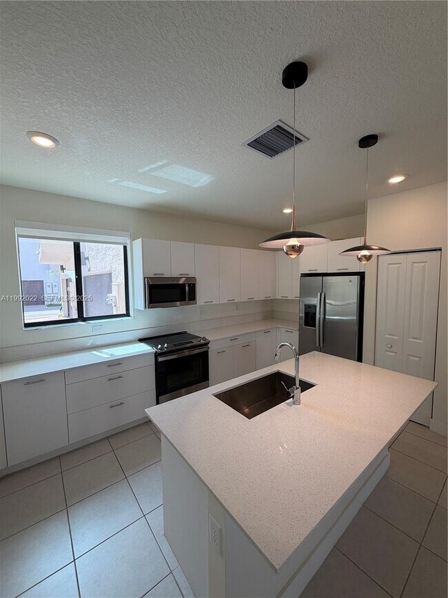 Building Photo - 4470 NW 83rd Ave