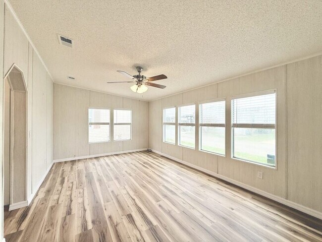 Building Photo - 43 Sargent St