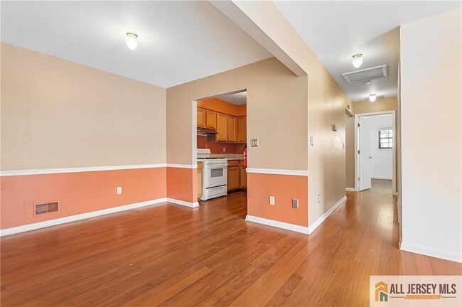 Building Photo - 138 Orlando St