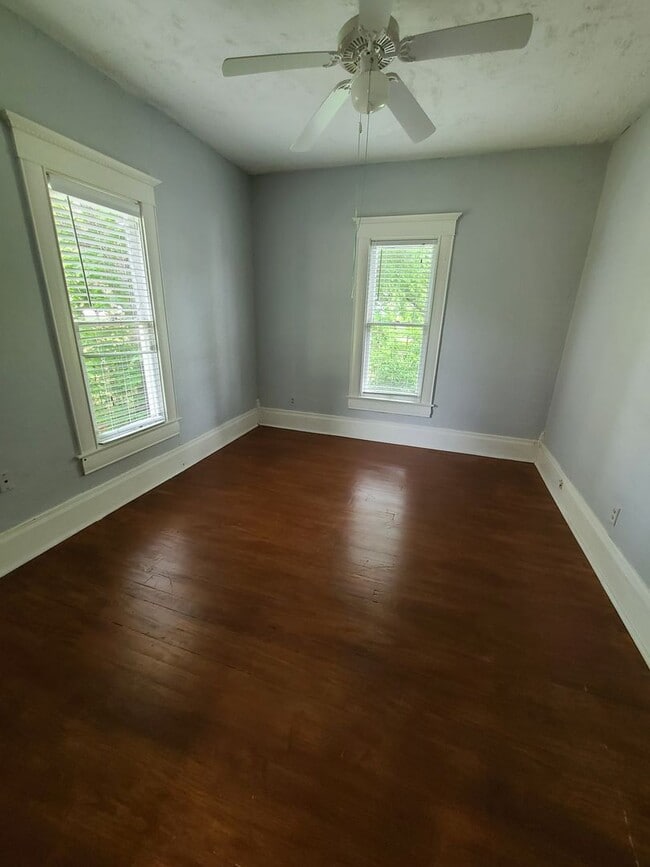 Building Photo - 2 Bedroom with Shed