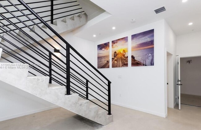 Primary Photo - 7103 NE 4th Ct